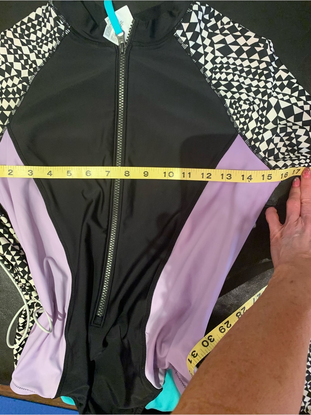 🔥SALE🔥 SPEEDO LONG SLEEVED, ZIP FRONT SWIM SUIT. EXCELLENT CONDITION! - Picture 4 of 9